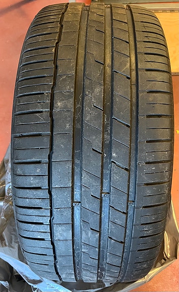 Kesärenkaat 285/35/22” (2kpl) ja 265/35/22” (2kpl)