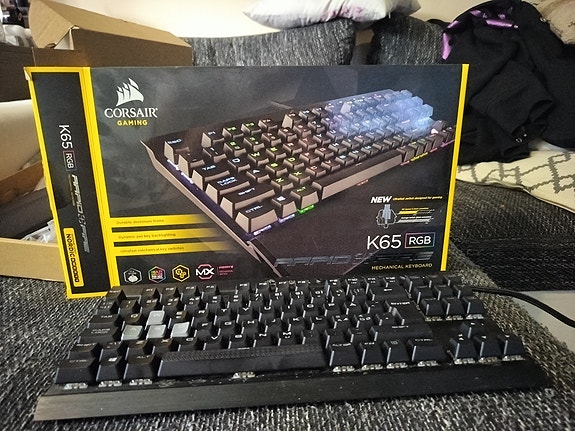 Corsair k65 Pelinäppäimistö