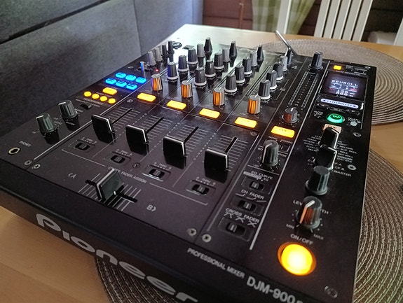 Pioneer DJM-900 Nexus DJ-mikseri + Flight Case