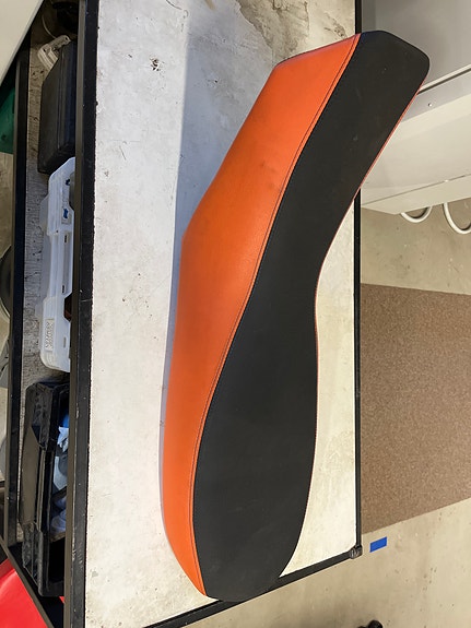 KTM 950 / 990 Adventure penkki lämmityksellä OEM