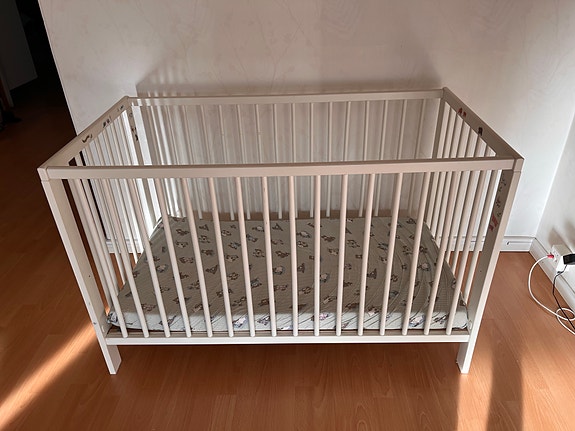 IKEA pinnasänky valkoinen