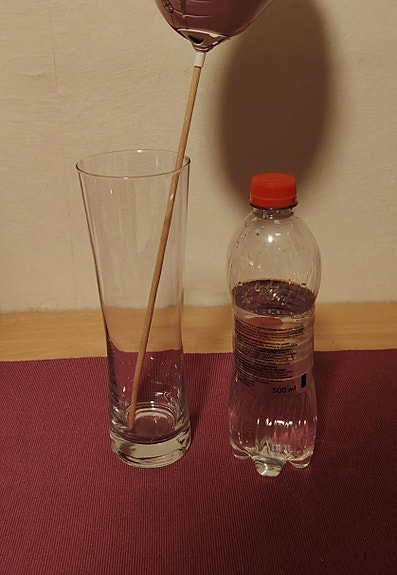 Korkea lasimaljakko