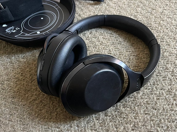 Sony MDR-1000X vastamelukuulokkeet + suojakotelo