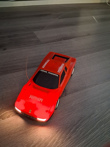 Vintage Ferrari Testarossa RC -kauko-ohjattava auto – toimii