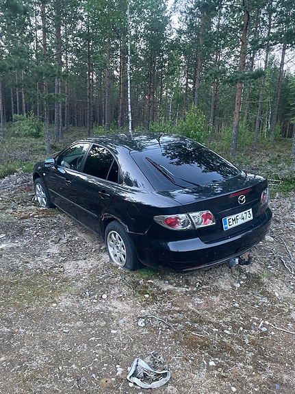 Mazda henkilöauto varaosiksi