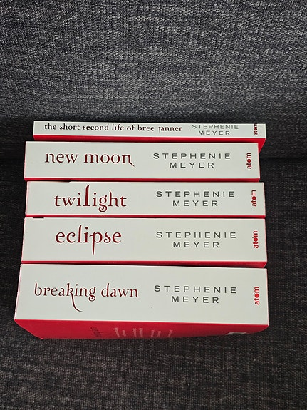 Stephenie Meyer Twilight kirjasarja englanniksi