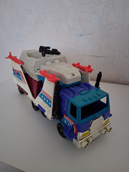 Transformers G1 ajoneuvotukikohta