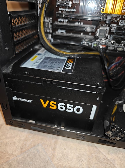 Corsair VS650 virtalähde 650W