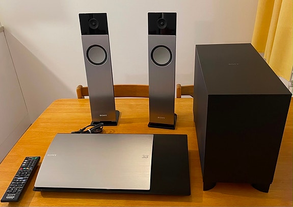 Kotiteatteri (Sony BDV-NF720)