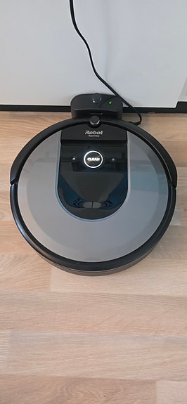 iRobot Roomba i7