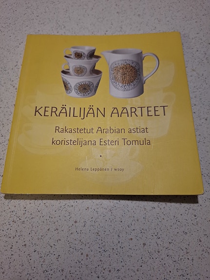 Keräilijän aarteet - Rakastetut Arabian astiat / Esteri Tomula -kirja