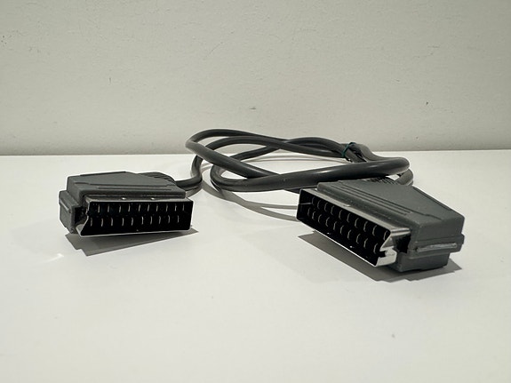 SCART-kaapeli 21-pin (1,5m) – Retro-pelaamiseen, VHS & DVD -soittimille
