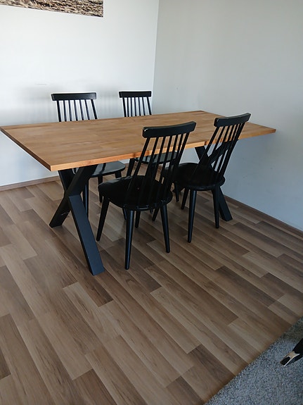 Mustat pinnatuolit, 4 kpl