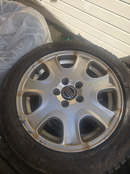 kumho nastarenkaat Volvo V70 vanteilla