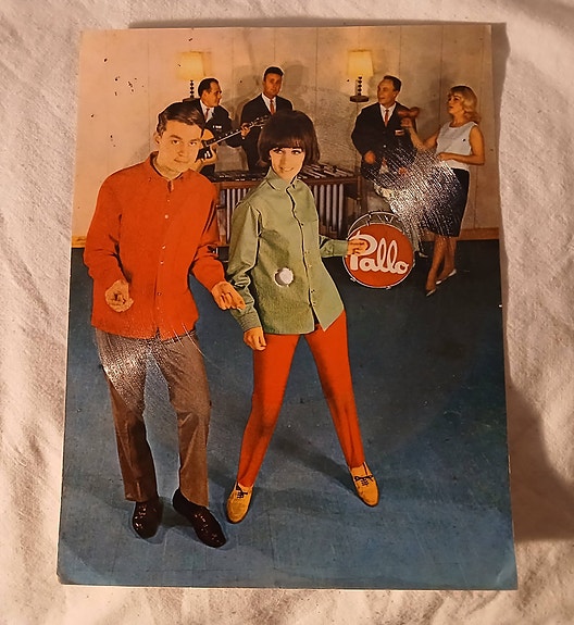 Harvinainen kotimainen Pallo-Paita -teemainen soiva postikortti vuodelta 1966!