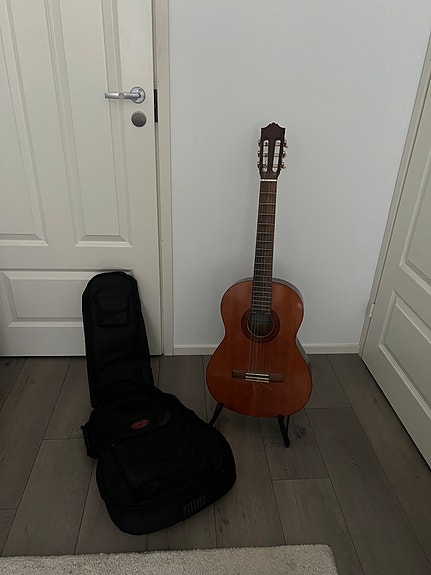 Yamaha C40 kitara