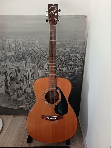 Yamaha FS-340 akustinen kitara