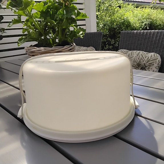 Tupperwaren iso kakkukupu