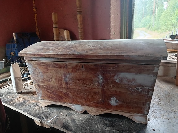 Puinen arkku / kirstu