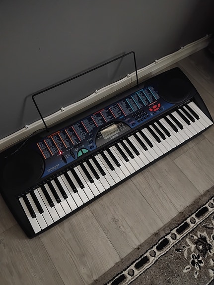Casio sähköurut.