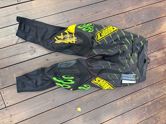 Product image 1 of 2