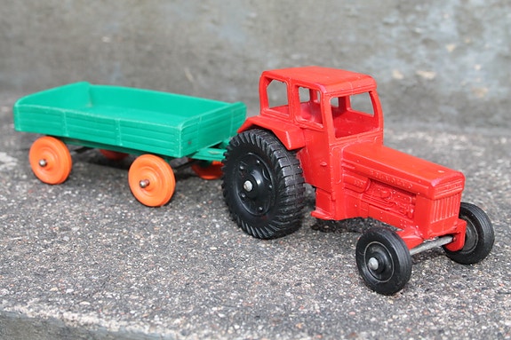 Vanha Volvo BM 800 traktori + peräkärry 60-luku Galanite kumi auto 26cm vintage