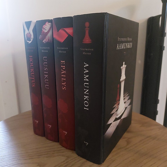 Twilight-kirjat 1-4
