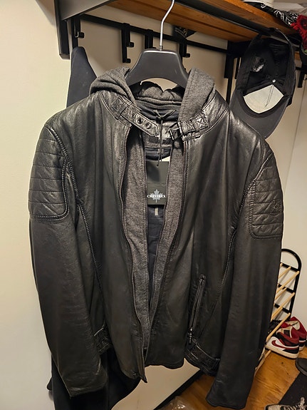 Product image 1 of 3