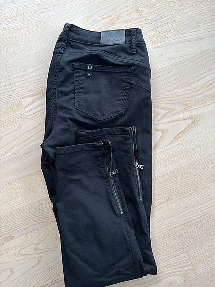 Product image 1 of 8