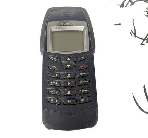 Harvinainen Nokia 6250 -iskunkestävä retropuhelin + laturi