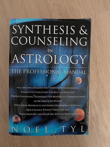 Synthesis & Counseling in Astrology -kirja, Noel Tyl | Tori