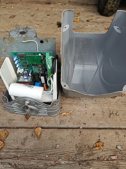 Product image 1 of 2