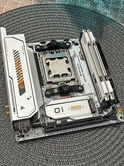 Maxsun ESPORT B650ITX WiFi Ice (Viallinen) | Tori