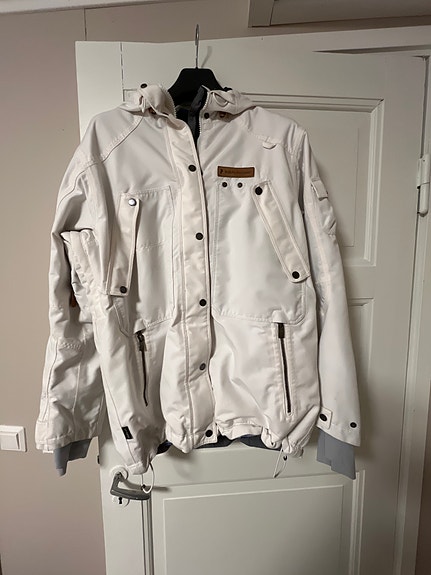 Product image 1 of 2