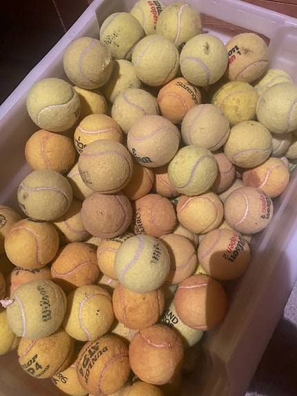 Käytettyjä tennispalloja