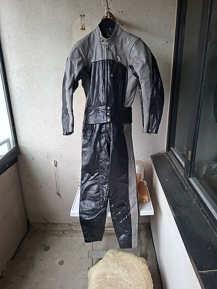 Product image 1 of 2