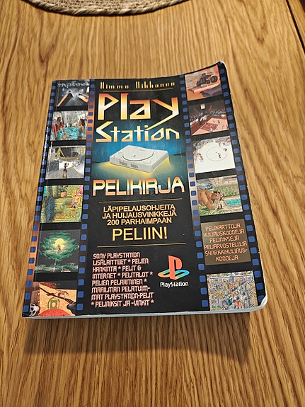 Playstation Pelikirja
