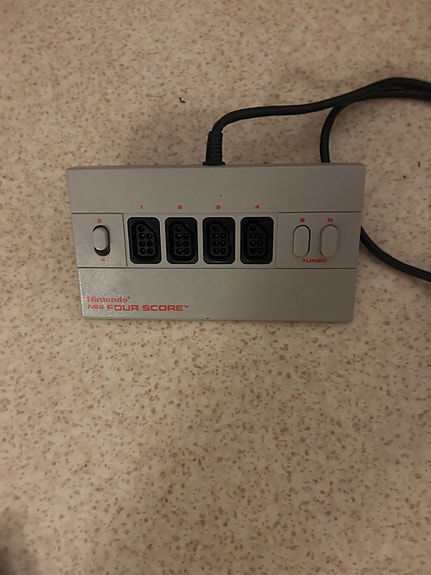 Nintendo NES -adapteri 4:lle ohjaimelle