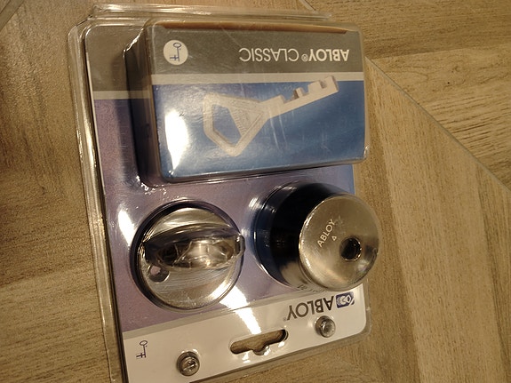 Product image 1 of 3