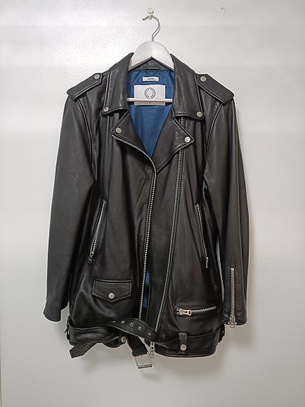 Product image 1 of 2