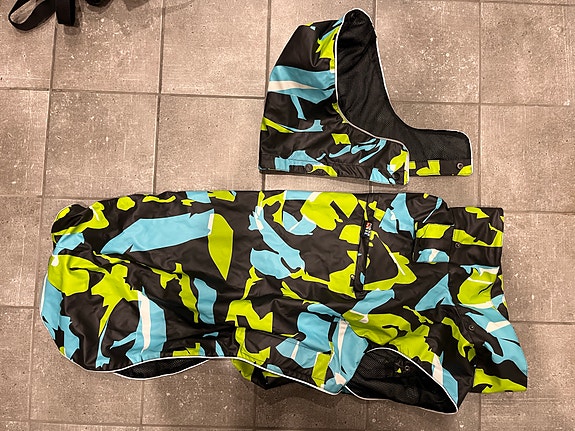 Product image 1 of 2
