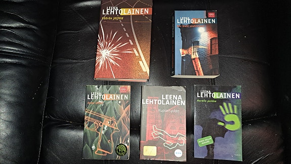 Leena Lehtolainen: Kallio dekkareita + muu dekkari