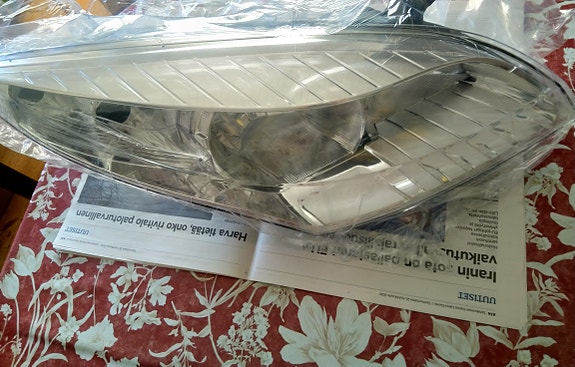 Uusi Renault Megane III oikea etu-umpio