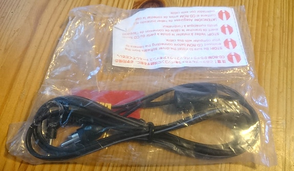 Canon 2 x RCA + 3,5mm stereo uros (TRS) liitin