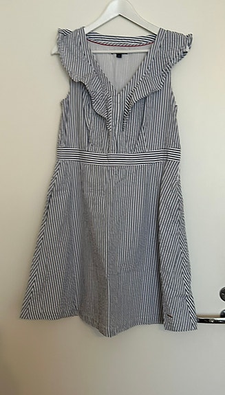 Uudenveroinen Tommy Hilfiger mekko 40