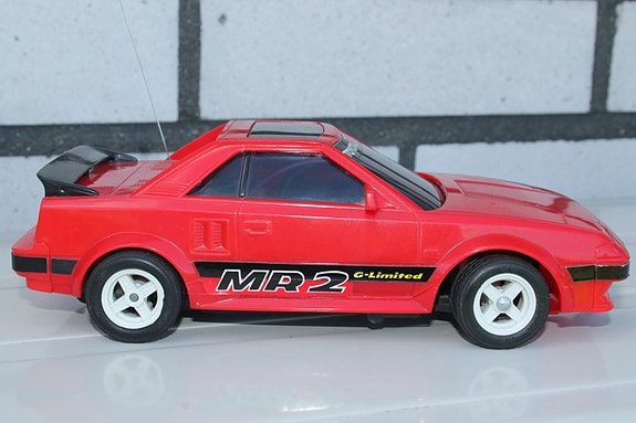 RC auto harvinaisuus radio-ohjattava Toyota MR2 1980-luku vintage lelu vanha