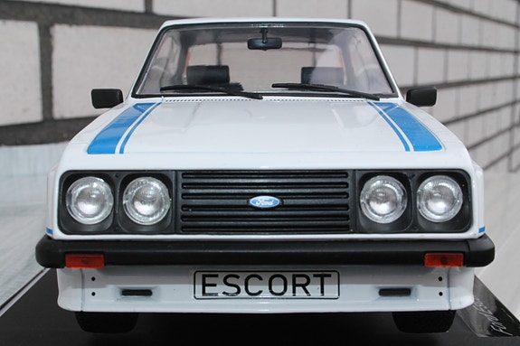 1977 Ford Escort Mark II RS 2000 X-Pack auto 1:18 1/18 pienoismalli metalli