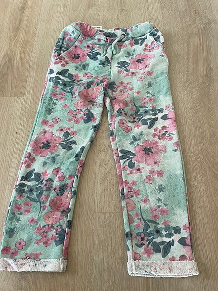eri housut, koot 104,110,116, nouto, hinta yhdelle
