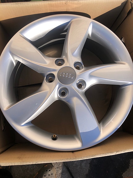 Audi OEM alut 5X112 17” uusi sarja h.300e