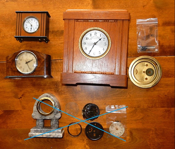 Antiikki pöytäkello. Hieno ja vanha pöytäkello